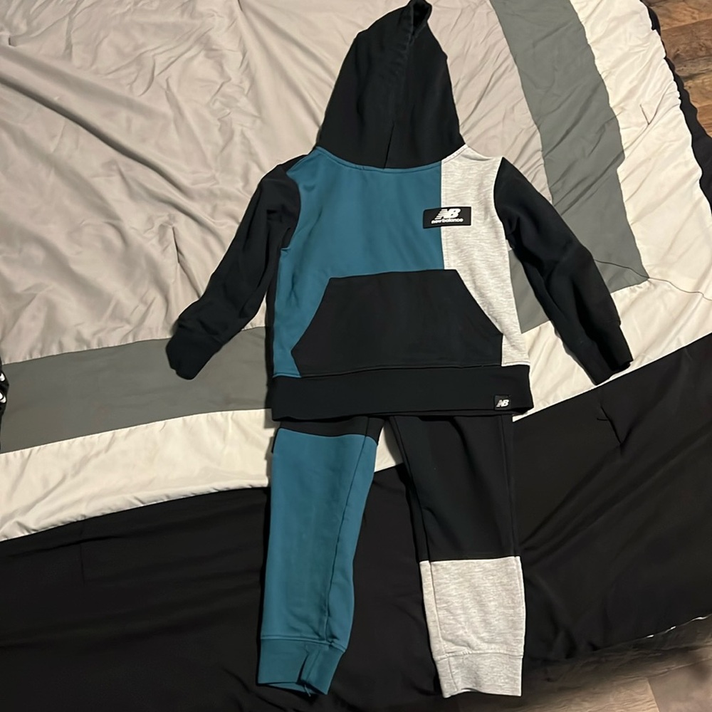 New balance full sweat suit size 4T